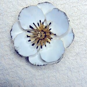Mid-century flower brooch white & gold painted metal vintage but as shiny as new